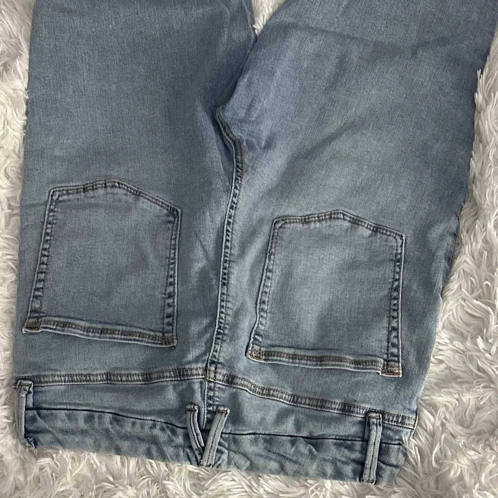 Good American Light Blue Straight Leg Jeans - Picture 4 of 4